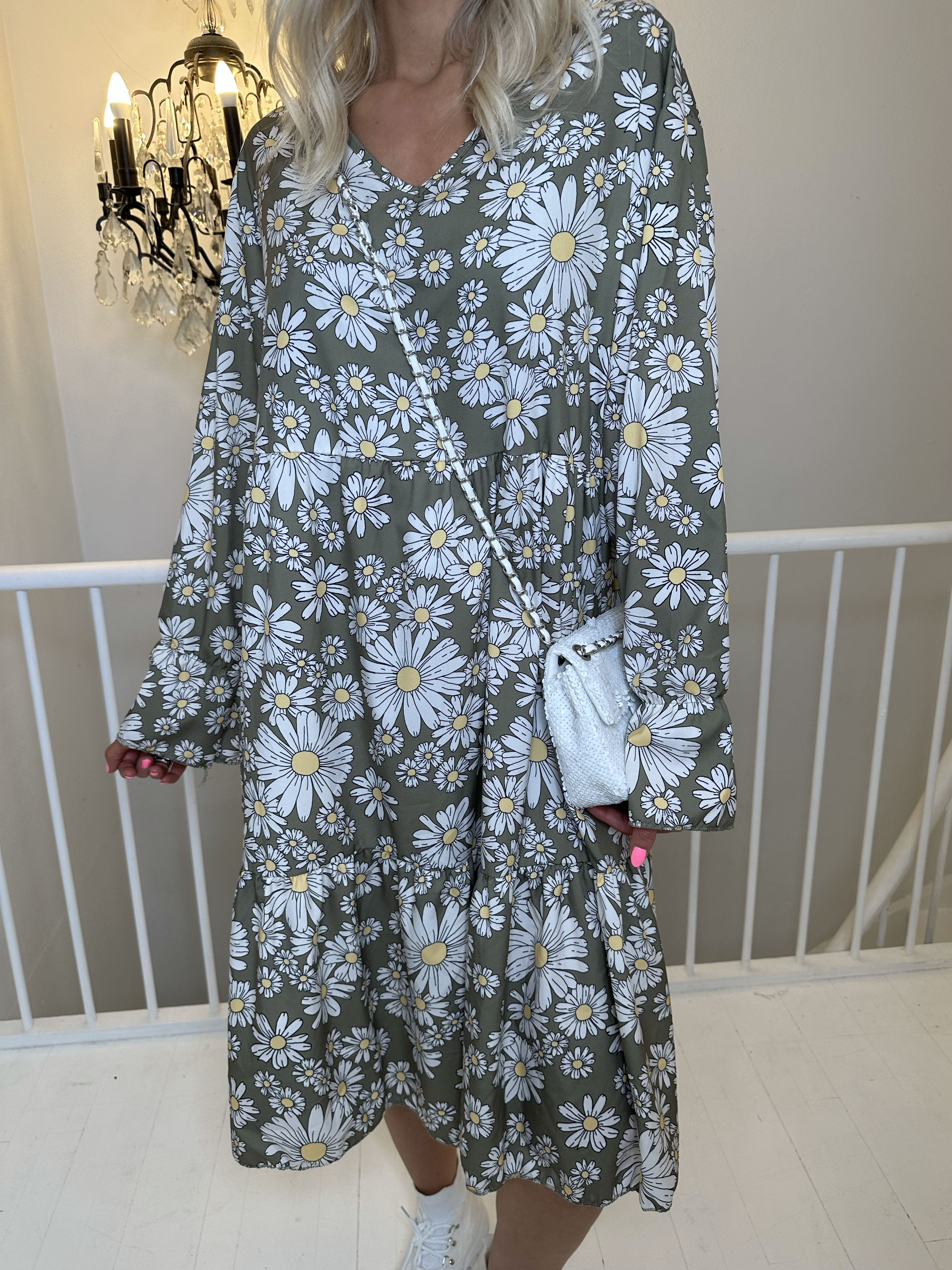 Marguerit - Sød kjole med flot margueritprint